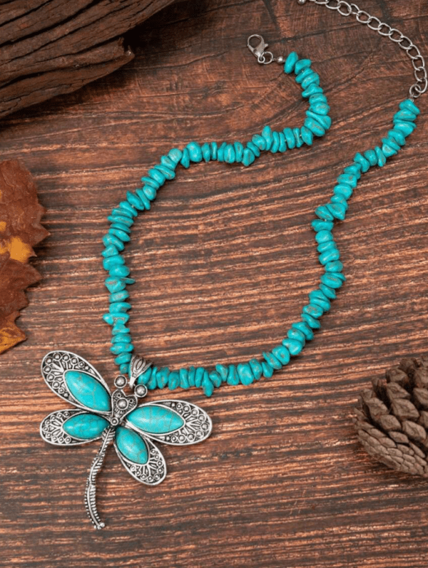 Crushed Stone Chain & Dragonfly Pendant Necklace - Image 3