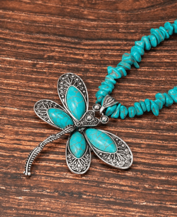 Crushed Stone Chain & Dragonfly Pendant Necklace - Image 2