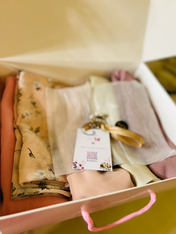 Gifts (5pcs Hijabs & 2pcs Hijabs Clips)