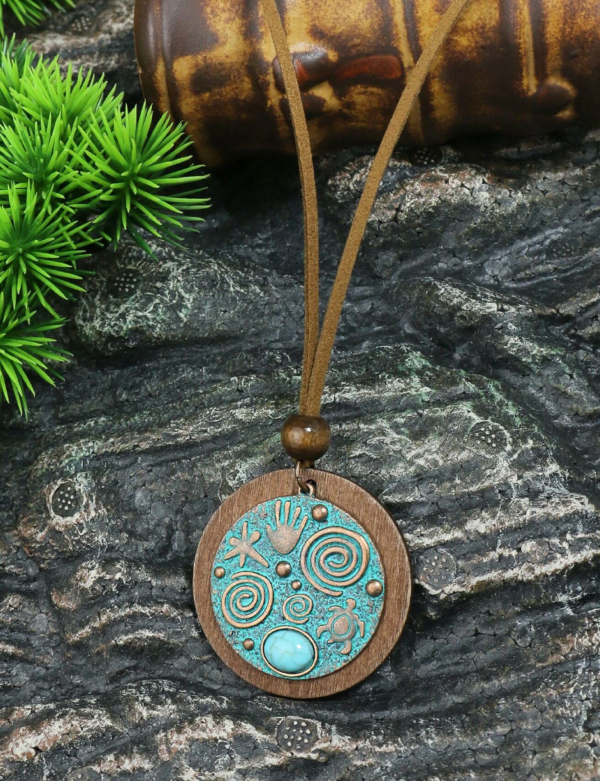 Turquoise & Hand Decor Round Pendant Necklace - Image 2